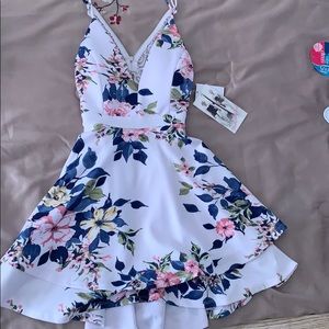 V neck open back dress